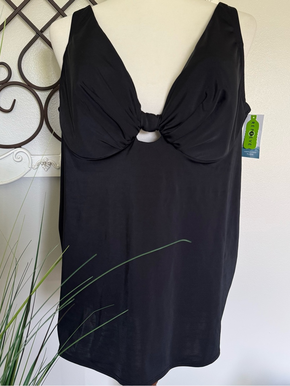 NWT CACIQUE Size 42D Black Underwire Tankini Swimsuit Top